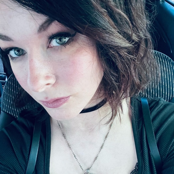 Meet your Posher, Kami - Picture 1 of 1